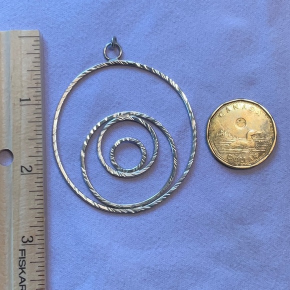 Sterling silver circle pendant - Picture 1 of 2